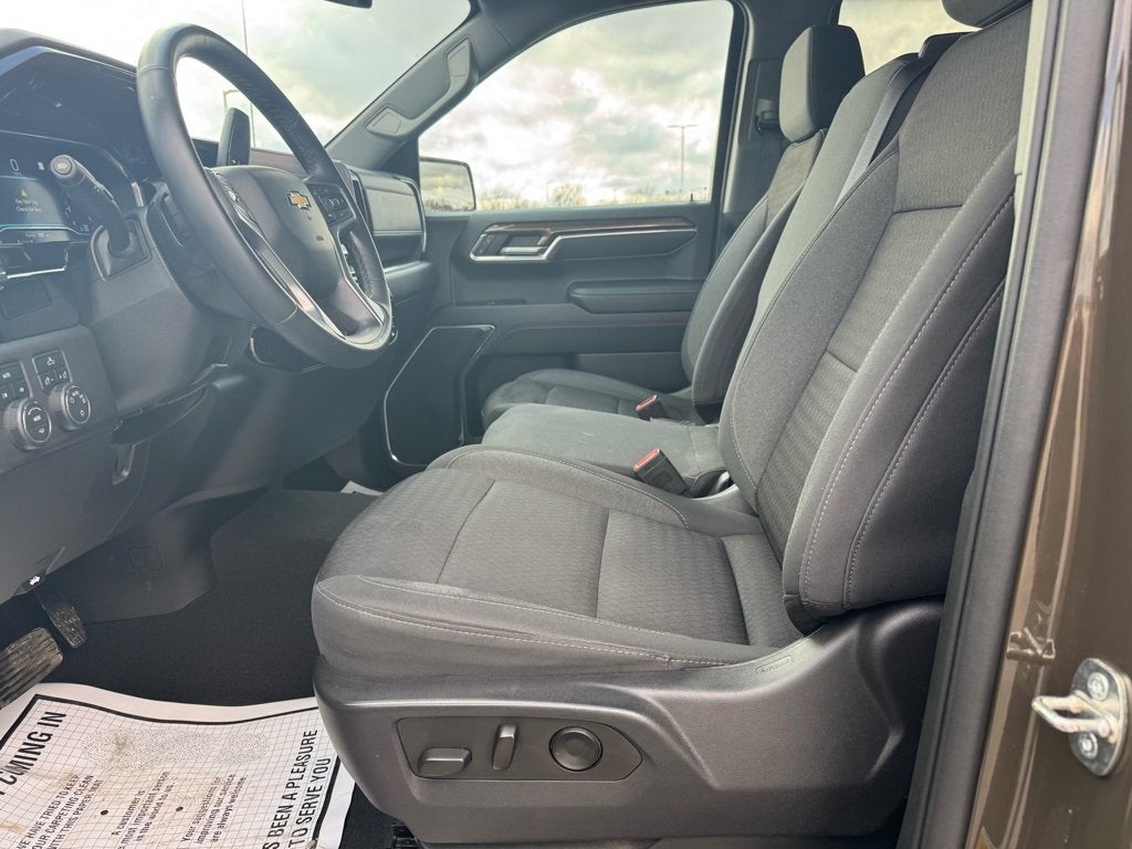 2023 Chevrolet Silverado 1500 LT (2FL)