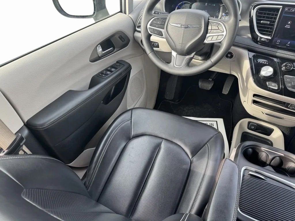 2023 Chrysler Pacifica Hybrid Touring L