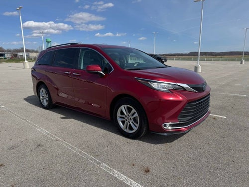 2022 Toyota Sienna XLE
