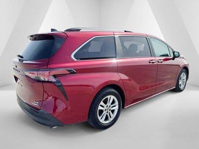2022 Toyota Sienna XLE