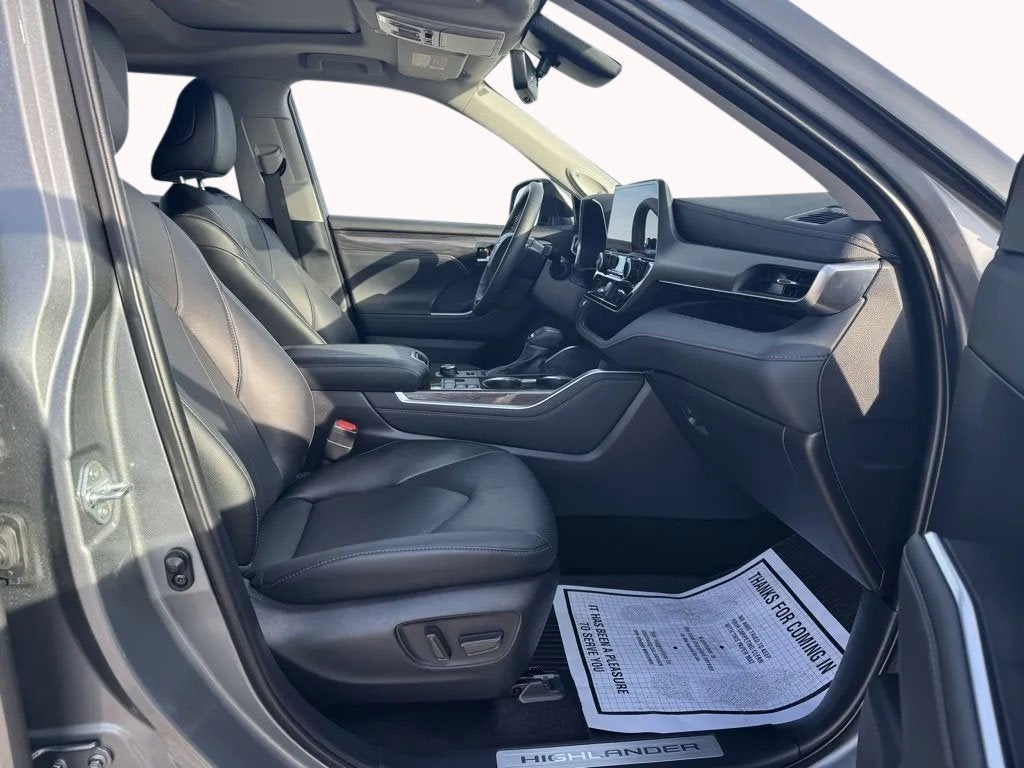 2025 Toyota Highlander LE