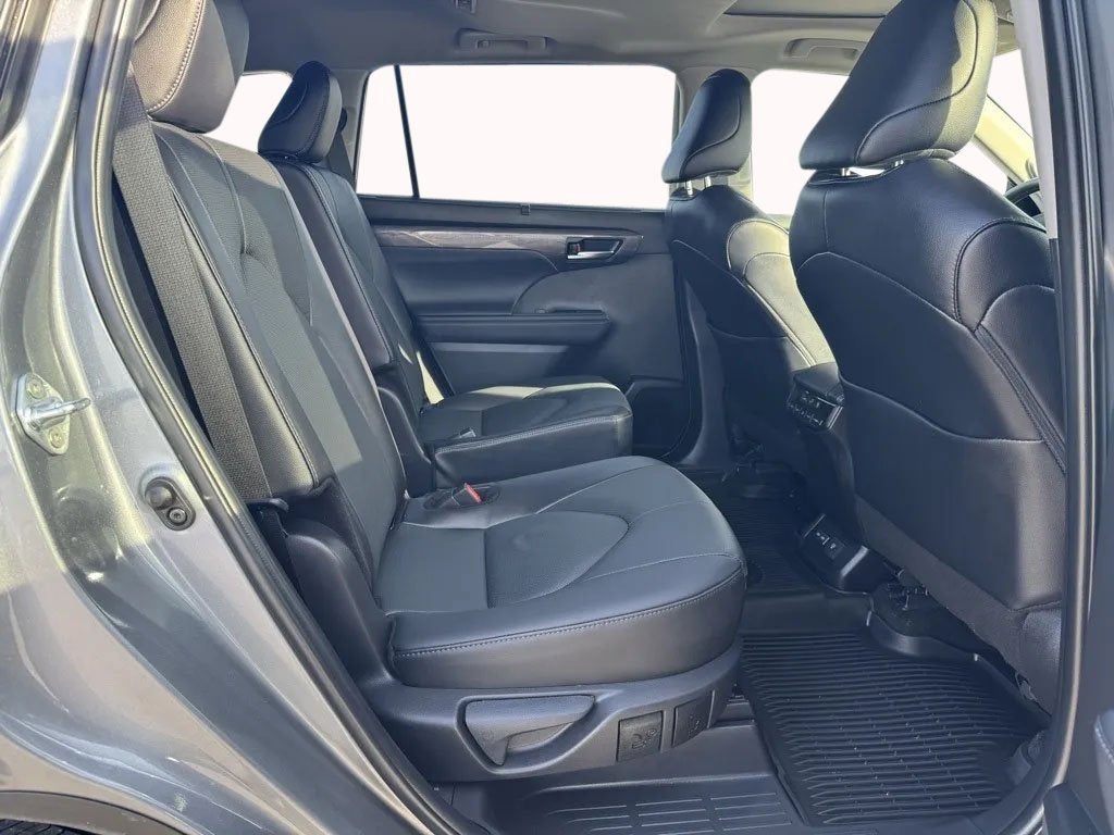2025 Toyota Highlander LE