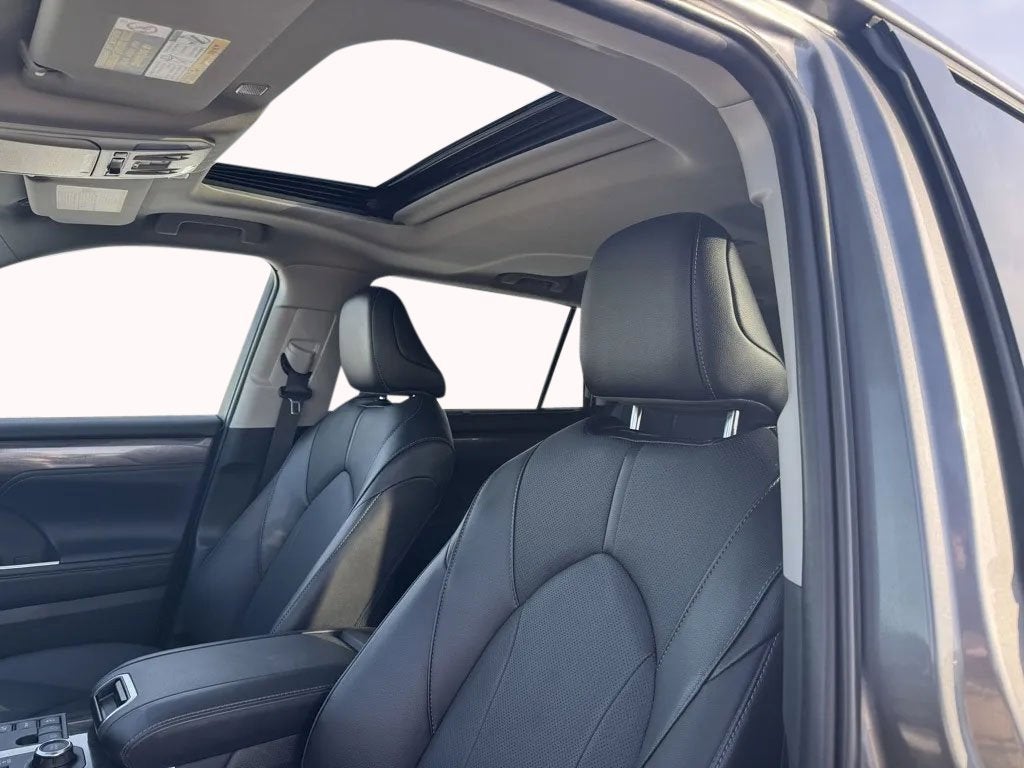 2025 Toyota Highlander LE