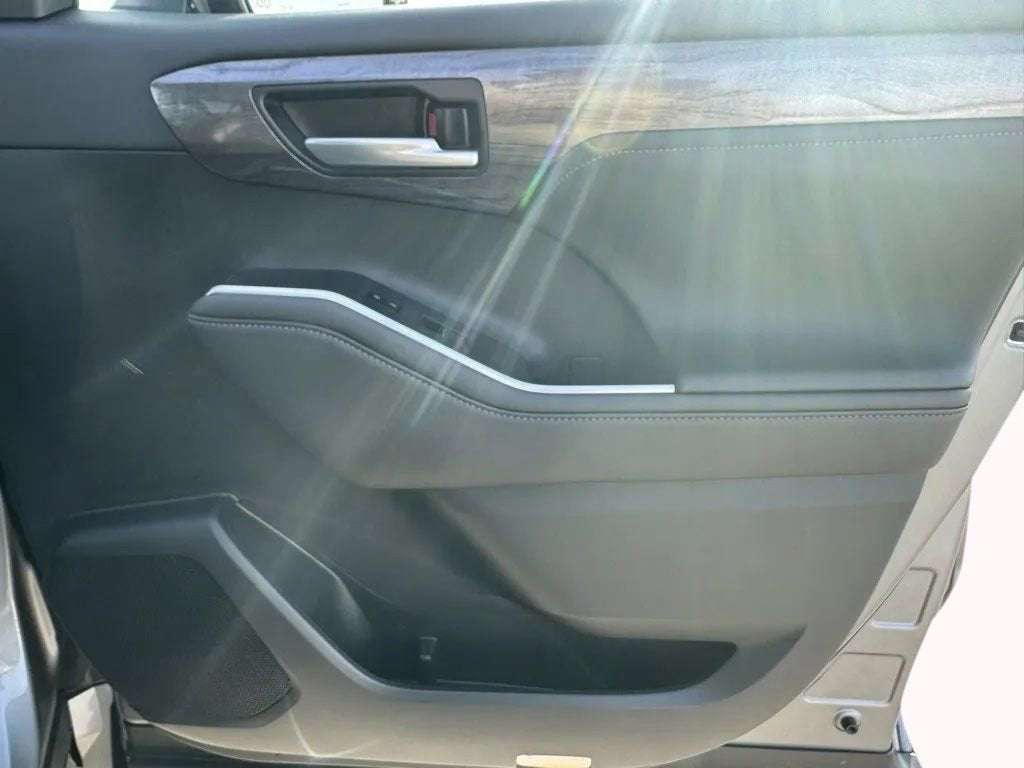 2025 Toyota Highlander LE