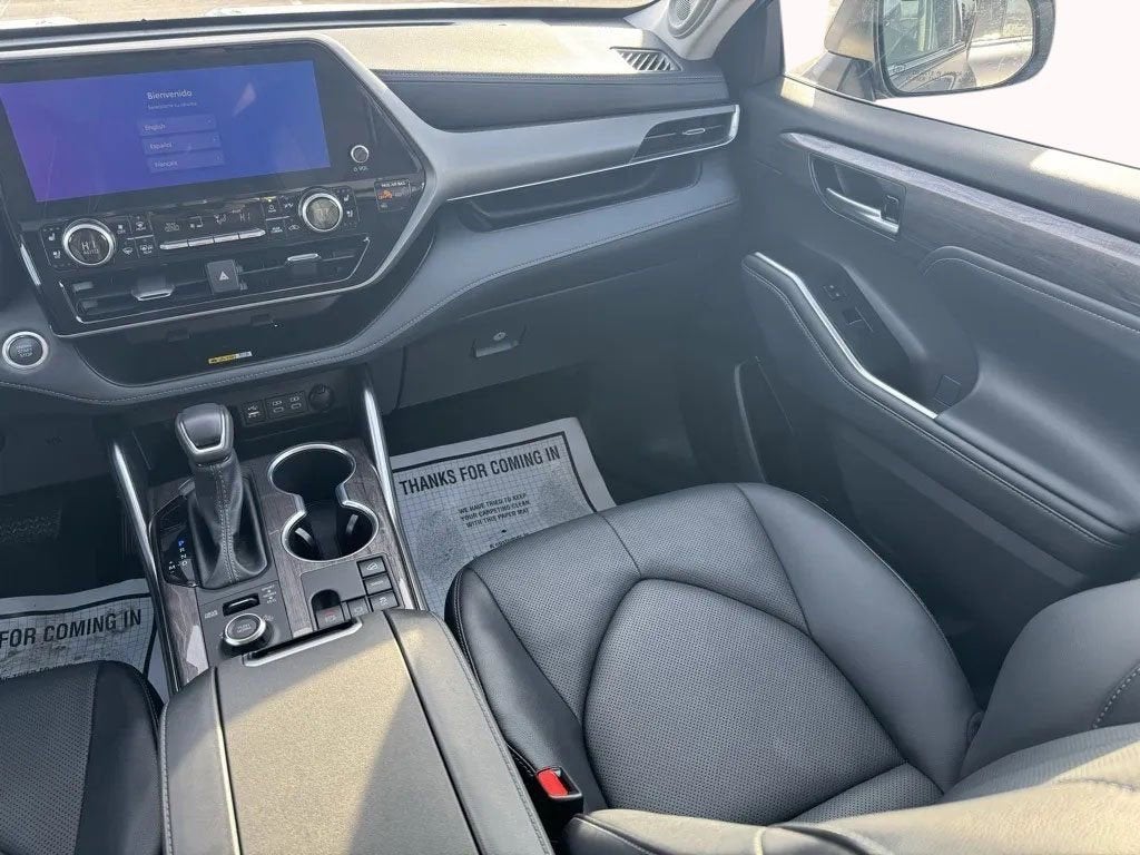 2025 Toyota Highlander LE