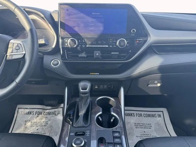 2025 Toyota Highlander LE